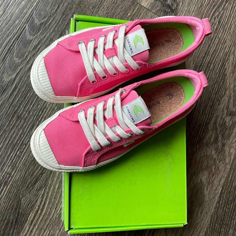 Cariuma OCA Low Sneaker Pink Lemonade 6.5